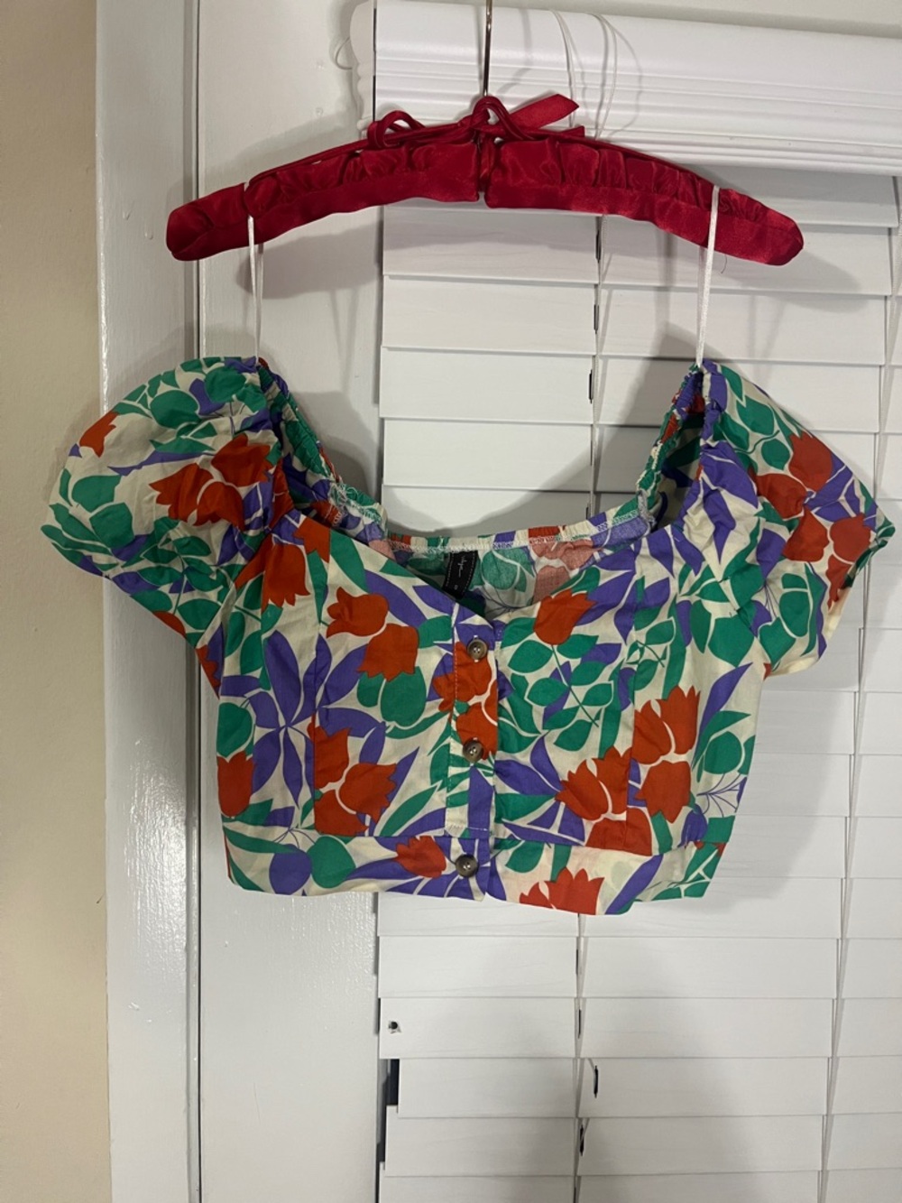 Valija Floral Puff-Sleeve Crop Top in Red, Green & Purple size Small
